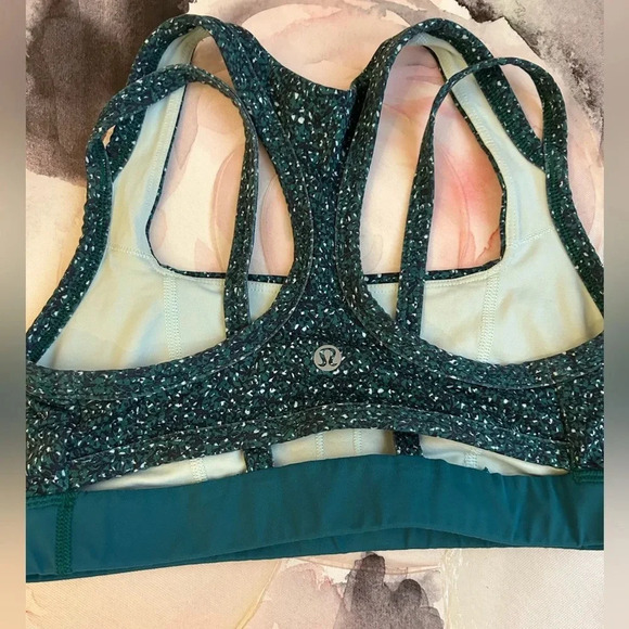 . Lululemon Splendor Bra, size 4 - Picture 2 of 4
